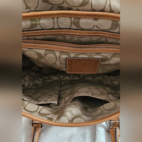 Coach Hampton Soho #9550 Vintage 2004 shoulder bag w/buckle EUC - Picture 6 of 8